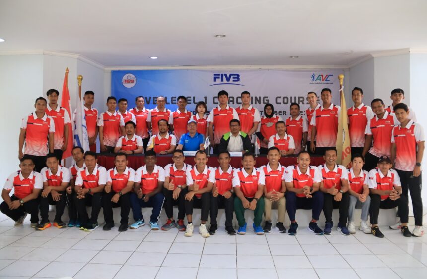 Federasi Bola Voli International (FIVB) menggelar kursus pelatih di Padepokan Voli Jenderal Polisi Kunarto, Sentul, Bogor, Jawa Barat, 9-13 September 2023. Foto/dok/PBVSI