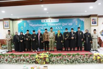 Wali Kota Jakarta Selatan, Munjirin mengenakan peci hitam (tengah) usai membuka lomba Musabaqah Tilawatil Quran (MTQ) ke-30 Tingkat Kota Jakarta Selatan Tahun 2023 di Kantor Walikota Jakarta Selatan, Senin (18/9). Foto: Ist