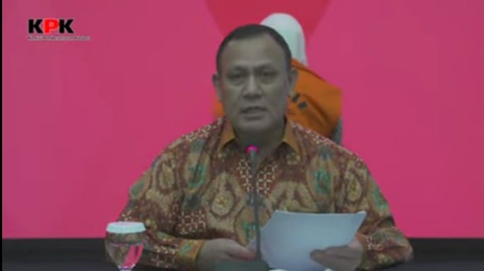 Ketua Komisi Pemberantasan Korupsi (KPK) Firli Bahuri dalam konferensi pers di Gedung Merah Putih, Jakarta, Selasa (19/9) malam. Foto: Live streaming YT KPK RI