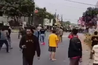 Bentrok antar ormas terjadi di bekasi, foto: Instagram, @lensaberitajakarta (tangkap layar)