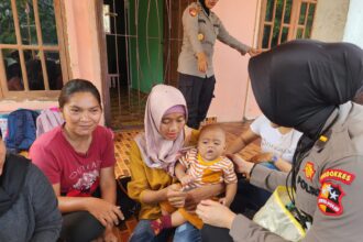 Kepolisian Republik Indonesia (Polri) tengah menggelar bakti kesehatan dan penyuluhan bagi masyarakat Kampung Cate, Rempang, Galang dan Simpang Sembulang, serta Panti Jompo Titian Kasih dan Yayasan Tunas Karya Sembulang, Kota Batam, Kepulauan Riau (Kepri), Rabu (20/9). Foto: Divhumas Polri