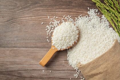 Ilustrasi - Kenaikan harga beras hingga kini belum kunjung menurun. Foto: Freepik