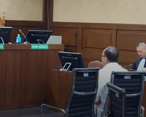 Mantan pejabat Direktorat Jenderal (Ditjen) Pajak, Rafael Alun Trisambodo saat menjalani persidangan di Pengadilan Tipikor Jakarta. Foto: Tangkapan layar narasinewsroom (instagram)
