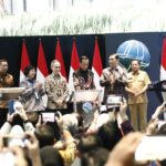 Jokowi ingin Indonesia bisa berkontribusi nyata mengatasi perubahan iklim dunia melalui bursa karbon. Foto: OJK