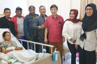 Ketua Umum HIKMU, Nabil M Salim (ketiga dari kanan) saat mendatangi RS Fatmawati, Jaksel, Kamis (28/9) bersama pengurus HIKMU.(foto sofian/ipol.id)