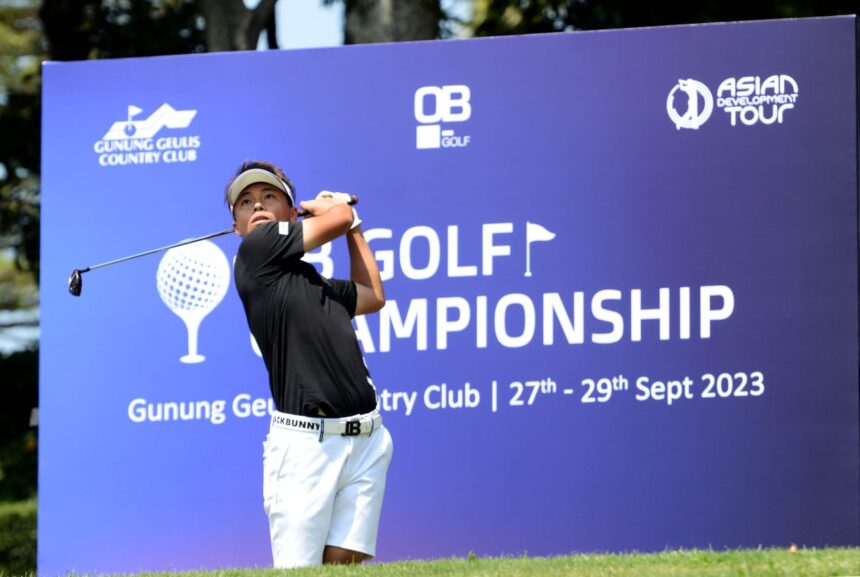 Putaran kedua OB Golf Championship yang berlangsung hari ini meloloskan 50 pegolf ke putaran final besok dari 115 peserta. Foto/ob golf