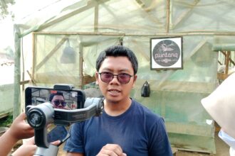 Manager Operasional Kopi Puntang, Aditya Maulana dalam wawancara di Kabupaten Bandung, Provinsi Jawa Barat, Kamis (21/9). Foto: Yudha Krastawan/ipol.id