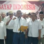 Ketua Umum Sayap Indonesia, Jimmy Mikael Walewangko saat membacakan deklarasi di Gedung Juang 45.(foto Sofian/IPOL.id)