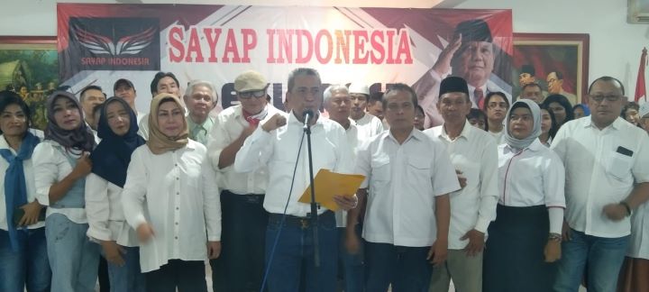 Ketua Umum Sayap Indonesia, Jimmy Mikael Walewangko saat membacakan deklarasi di Gedung Juang 45.(foto Sofian/IPOL.id)