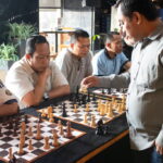Merlynn Park Hotel Jakarta menggelar pertandingan catur menghadirkan FIDE Master International Surya Wahyudi. (ist./dok. Merlynn Park Hotel Jakarta)