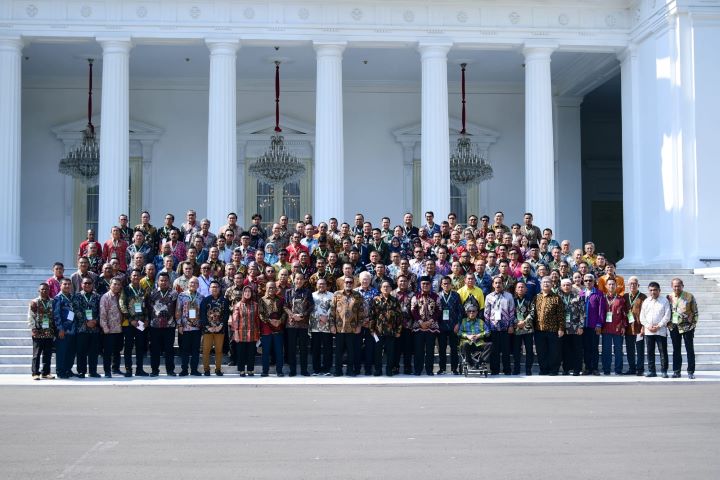 Presiden Jokowi seusai pembukaan Kongres PWI ke-25 di Istana Kepresidenan Jakarta pada Senin (25/9). Foto: PWI