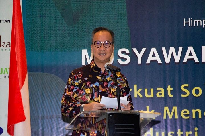 Menteri Perindustrian (Menperin) Agus Gumiwang Kartasasmita pada pembukaan Musyawarah Nasional ke-3 HIMKI di Jakarta.