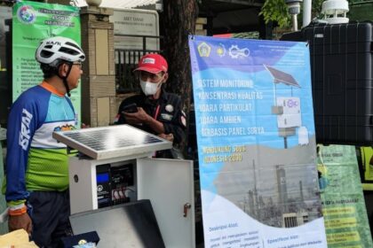 Alat pemantau udara ciptaan mahasiswa Departemen Teknik Instrumentasi ITS saat diperkenalkan pada kegiatan Car Free Day di Kabupaten Gresik. Foto: ITS