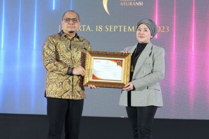Asuransi BRI Life, yang kembali mencatat keberhasilan meraih penghargaan “Best Life Insurance 2023 Kelompok Ekuitas Rp4 Triliun ke Atas” dari Lembaga Riset Media Asuransi (LRMA) dalam ajang Insurance Award 2023. Foto: BRI Life