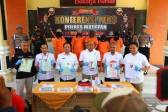 Satreskrim Polres Magetan, Polda Jawa Timur, berhasil amankan 5 dari 7 orang tersangka mafia tanah. Foto: NTMC Polri