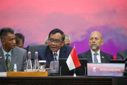 Menkopolhukam, Mahfud MD saat memimpin sidang ke-27 APSC Council di Sekretariat ASEAN, Jakarta, Senin (4/9). Foto: Kemenkopolhukam
