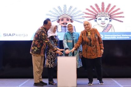 Kemenaker menyebut Struktur dan Skala Upah sangat strategis untuk menciptakan suasana yang kondusif di perusahaan. Kondusifitas tersebut akan tercermin dari nilai upah pekerja/buruh yang merupakan konversi dari bobot jabatan/pekerjaannya. Foto: kemnaker