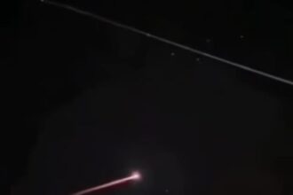 Video diduga meteor dilangit pulau jawa, Foto: Instagram, @beritakotabandung (tangkap layar)