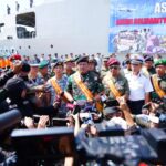 Panglima TNI, Laksamana TNI Yudo Margono, seusai membuka secara resmi latihan gabungan terpadu ASEAN Solidarity Exercise 01-Natuna Tahun 2023 di Dermaga Batu Ampar, Batam. Foto: Puspen TNI