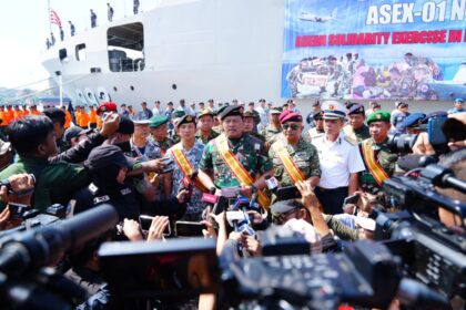 Panglima TNI, Laksamana TNI Yudo Margono, seusai membuka secara resmi latihan gabungan terpadu ASEAN Solidarity Exercise 01-Natuna Tahun 2023 di Dermaga Batu Ampar, Batam. Foto: Puspen TNI
