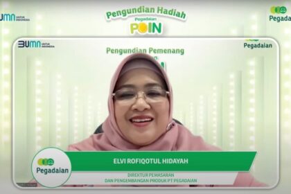Direktur Pemasaran dan Penjualan PT Pegadaian Elvi Rofiqotul Hidayah saat pengumumkan nama para pemenang program Undian Pegadaian Poin, yang dilakukan secara daring dan disiarkan langsung melalui YouTube Pegadaian Official dan akun instagram @sahabatpegadaian, Kamis (14/9). Foto: Pegadaian