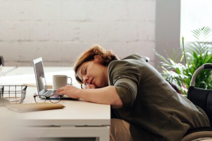 Tidur yang cukup mampu menghindari kerusakan otak, seperti demensia.