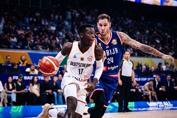 Point guard Jerman Dennis Schroder memimpin rekan-rekannya mengalahkan Serbia di final FIBA World Cup 2023. Foto: fiba