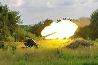 Artileri kelompok tempur Timur telah menyerang pusat kendali drone Ukraina. Foto: TASS