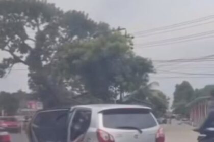 Wanita teriak minta tolong didalam mobil, foto: Instagram, @terang_media (tangkap layar)