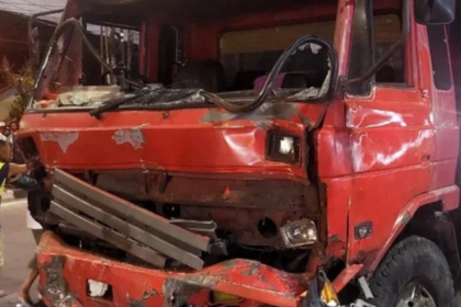 Tampak bangkai truk yang menabrak belasan kendaraan di Exit Tol Bawen. Foto: Polda Jateng