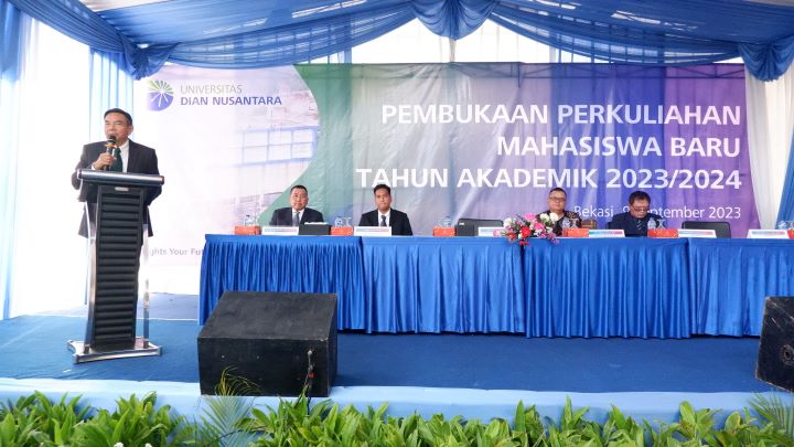 Prof Dr Suharyadi, Rektor Universitas Dian Nusantara, membuka perkuliahan Mahasiswa Baru Semester Ganjil TA 2023/2024 di Kampus Tanjung Duren dan Kampus Cibubur. Foto: Undira