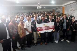 Kantor Staf Presiden RI (KSP), Kementerian Pendidikan, Kebudayaan, Riset, dan Teknologi RI (Kemendikbudristek), dan KINCIR mengadakan Esports Next serta kunjungan kinetik ke Sekolah Menengah Kejuruan Negeri 1 Ciomas. Foto/megapro