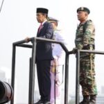 Presiden Republik Indonesia Joko Widodo (Jokowi) menjadi inspektur upacara dalam acara Hari Ulang Tahun (HUT) ke-78 TNI yang digelar di Silang Monas, Jakarta Pusat, Kamis (5/10/2023). (Istimewa)