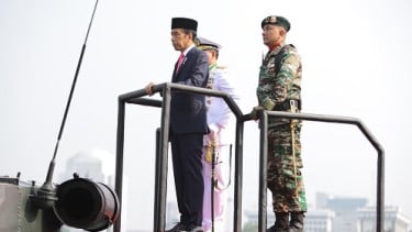 Presiden Republik Indonesia Joko Widodo (Jokowi) menjadi inspektur upacara dalam acara Hari Ulang Tahun (HUT) ke-78 TNI yang digelar di Silang Monas, Jakarta Pusat, Kamis (5/10/2023). (Istimewa)