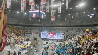 Para Relawan Prabowo Subianto dan Gibran Rakabuming Raka yang sedang Berkumpul di Stadion Arena, GBK, Rabu (25/10/2023