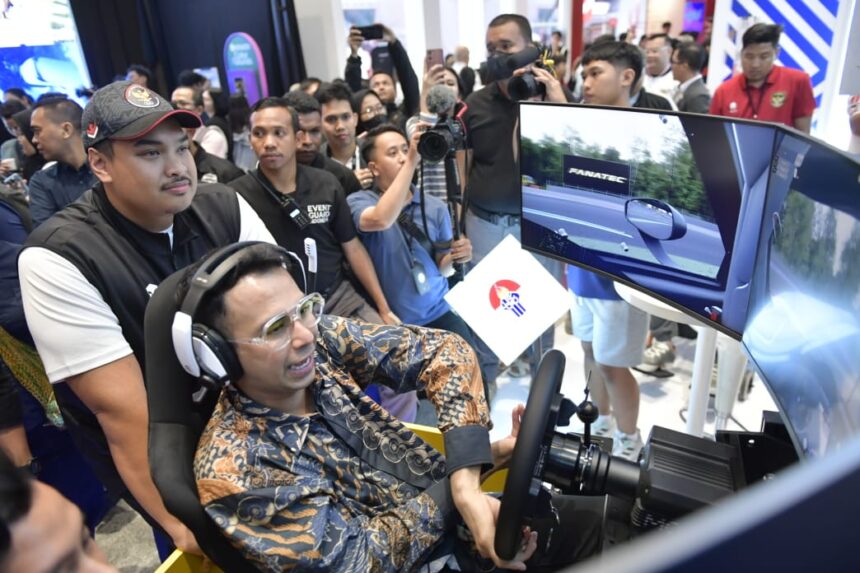 Menteri Pemuda dan Olahraga Republik Indonesia (Menpora RI) Dito Ariotedjo meninjau event Idea Fest 2023 di Jakarta Convention Center (JCC) Senayan, Jakarta Pusat, Sabtu (30/9) sore.