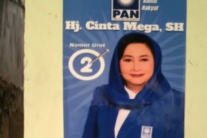 Stiker caleg Cinta Mega yang sudah beredar di dapil 9. (Foto Sofian/IPOL.id)