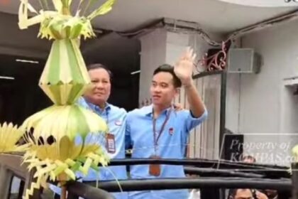 Pasangan capres-cawapres Prabowo-Gibran saat tiba di KPU.(foto YouTube)