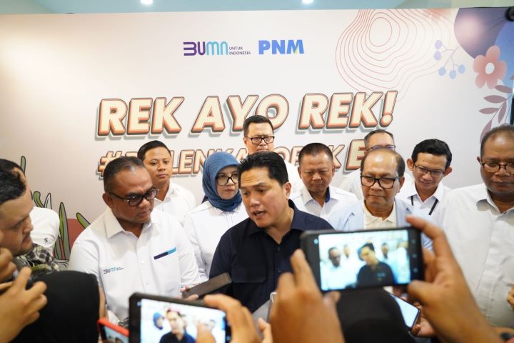 Menteri BUMN Erick Thohir mengapresiasi program Membina Ekonomi Keluarga Sejahtera (Mekaar) yang dilakukan oleh PT Permodalan Nasional Madani (PNM) dan diinisiai oleh Presiden Joko Widodo. Foto: PNM