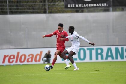 Tim U-17 Indonesia saat menjalani laga uji coba. Kali ini melawan Eintracht Frankfurt U-19, kemarin. Foto: PSSI