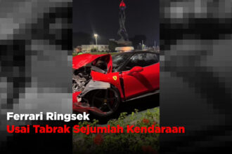Ferrari Ringsek Usai Tabrak Sejumlah Kendaraan di Jalan Sudirman