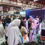 Masyarakat mengunjungi pameran penyelenggaraan pelatihan dan produk vokasi yang diselenggarakan Kementerian Ketenagakerjaan pada Festival Pelatihan Vokasi dan Job Fair Nasional 2023 di JIExpo Kemayoran Jakarta pada 27-29 Oktober 2023. Foto: Ist