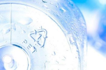 Ilustrasi galon air kemasan dengan polyethylene terephthalate (PET). Foto: Ist