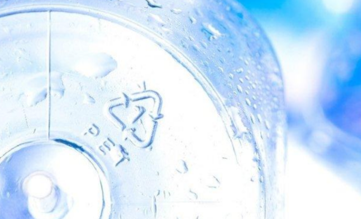 Ilustrasi galon air kemasan dengan polyethylene terephthalate (PET). Foto: Ist