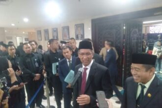 Pj Gubernur, Heru Budi Hartono usai paripurna DPRD DKI.(foto dok ipol.id)