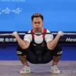 Lifter angkat besi Indonesia Eko Yuli Irawan tampil di bukan kelas spesialisasinya 61kg di Asian Games 2022 Hangzhou. Foto/noc Indonesia