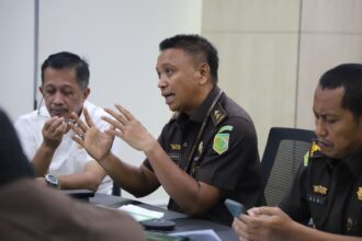 Direktur Ideologi, Politik, Pertahanan dan Keamanan (Direktur A) Jamintel, Jacob Hendrik Pattipeilohy saat melakukan pengarahan serta monitoring tindaklanjut Rakernis Bidang Intelijen Tahun 2023 di Jakarta, Rabu (4/10).