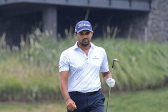 Pattaraphol Khanthacha (THA) dan Khalin Joshi (IND) mengambil alih posisi puncak leaderboard dari pimpinan sehari sebelumnya Newport Laparojkit di OB Golf Invitational presented by Sentul Highlands hari ini. Foto/dok-Ob golf