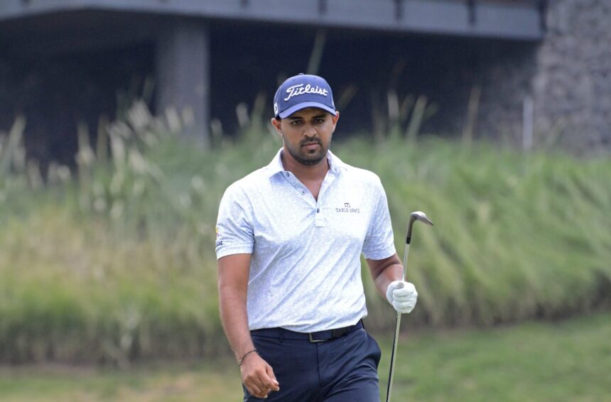 Pattaraphol Khanthacha (THA) dan Khalin Joshi (IND) mengambil alih posisi puncak leaderboard dari pimpinan sehari sebelumnya Newport Laparojkit di OB Golf Invitational presented by Sentul Highlands hari ini. Foto/dok-Ob golf