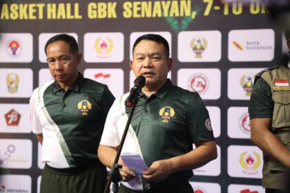 Kepala Staf Angkatan Darat (Kasad) Jenderal TNI Dudung Abdurachman saat membuka secara resmi Kejuaraan Nasional (Kejurnas) Judo Piala Kasad tahun 2023, yang digelar di Hall Basket Senayan, Jakarta, Sabtu (7/10). Foto: Dispenad